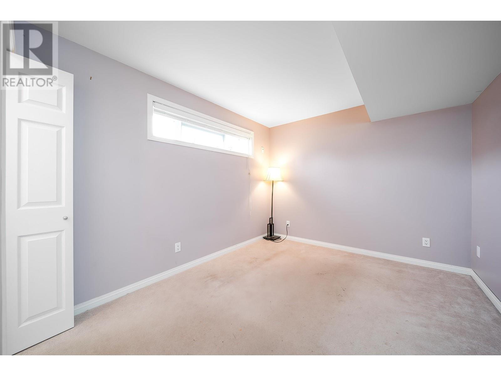 8935 Monroe Avenue, Burnaby, British Columbia  V3N 4E7 - Photo 32 - R2976370