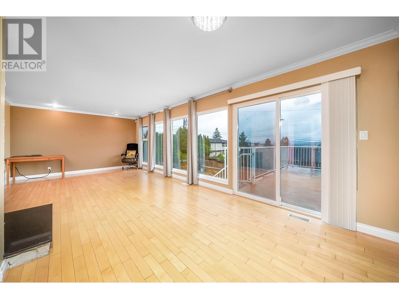 8935 Monroe Avenue, Burnaby, British Columbia  V3N 4E7 - Photo 10 - R2976370