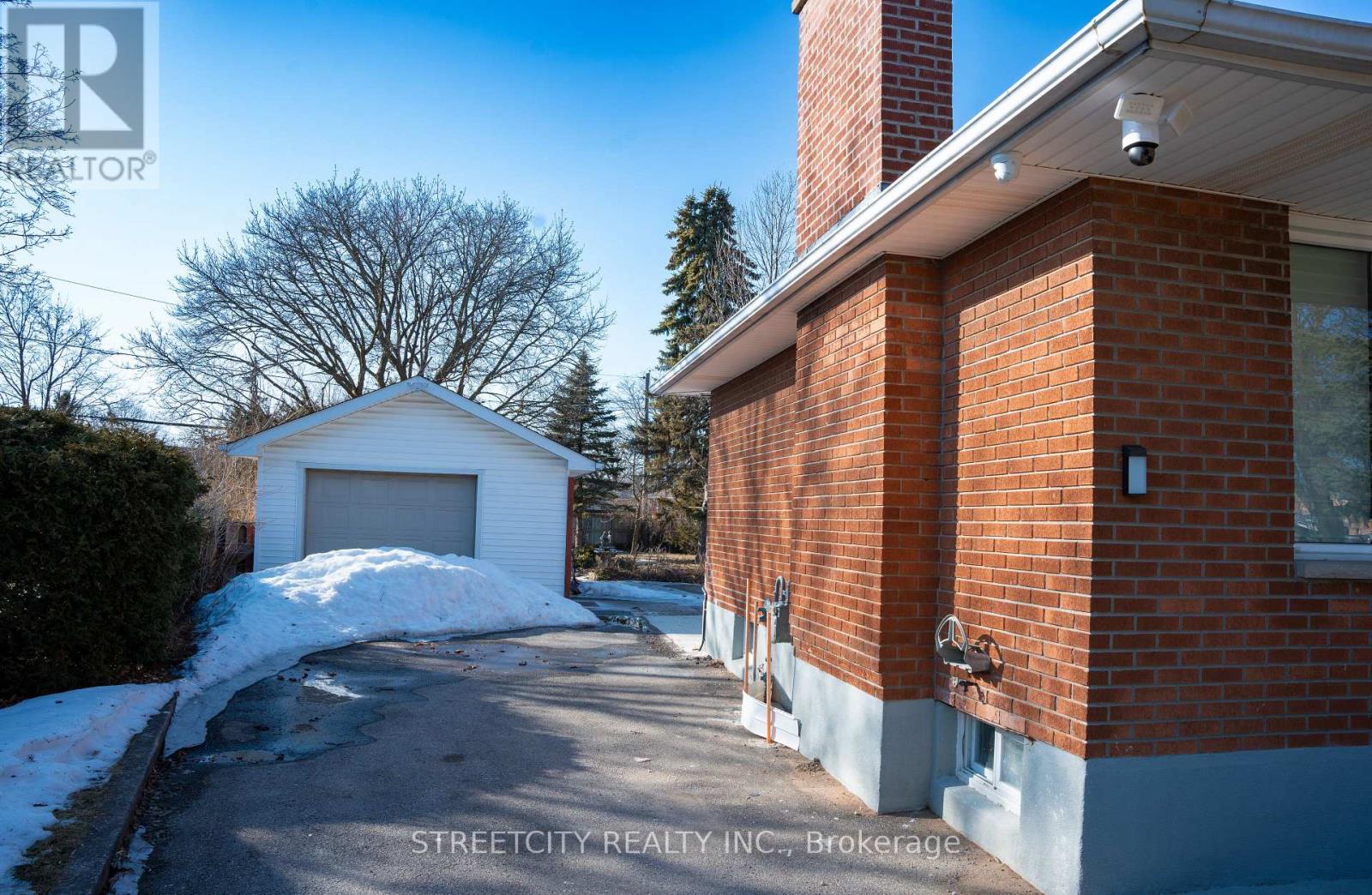 Property at 1199 FARNSBOROUGH CRESCENT image 4