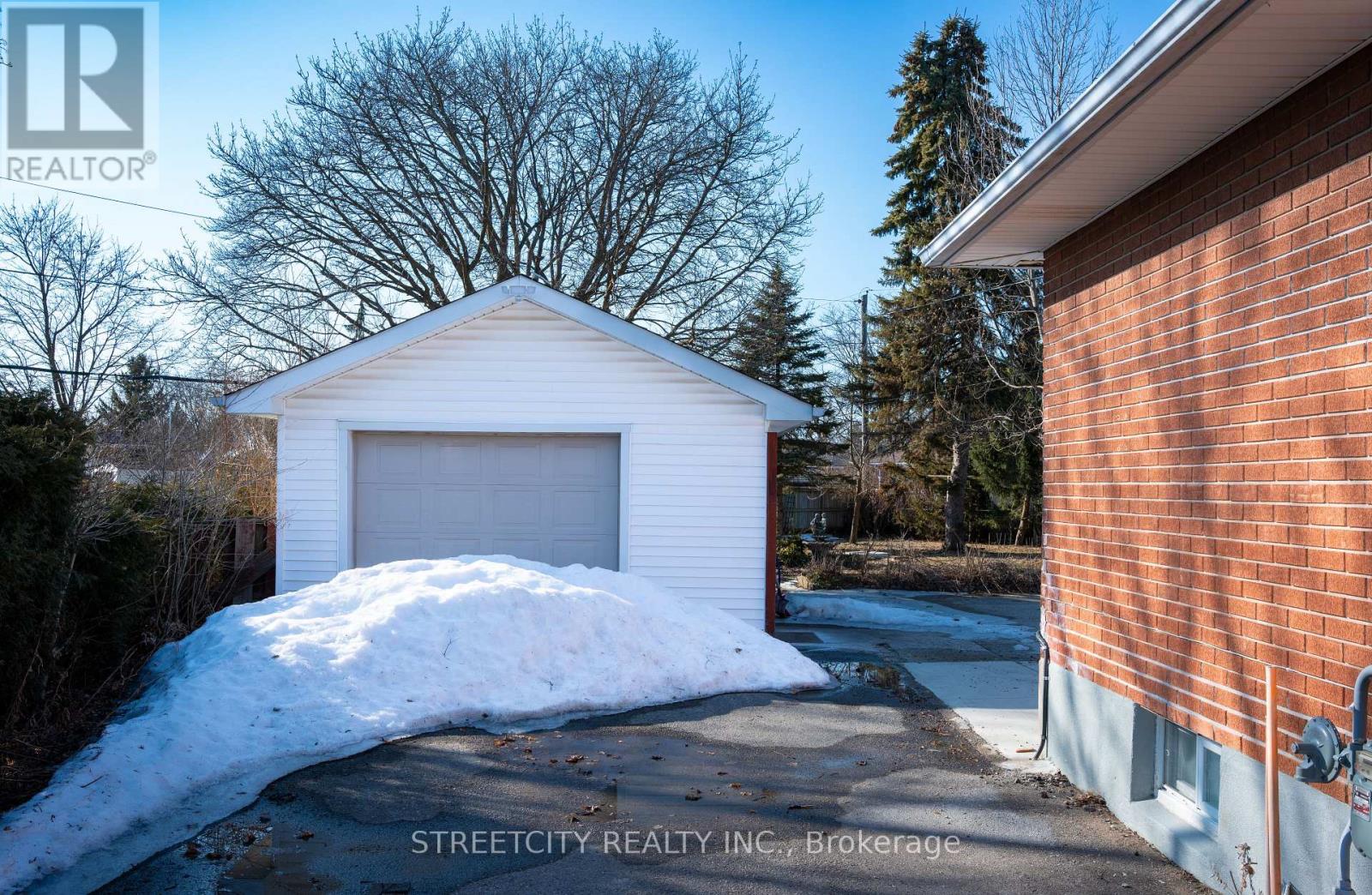 Property at 1199 FARNSBOROUGH CRESCENT image 5