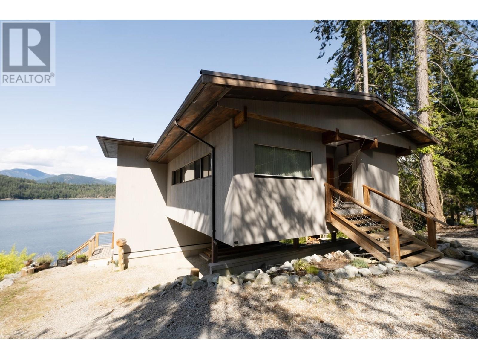 5435 Jervis Inlet Road, Egmont, British Columbia  V0N 2H4 - Photo 3 - R2974687