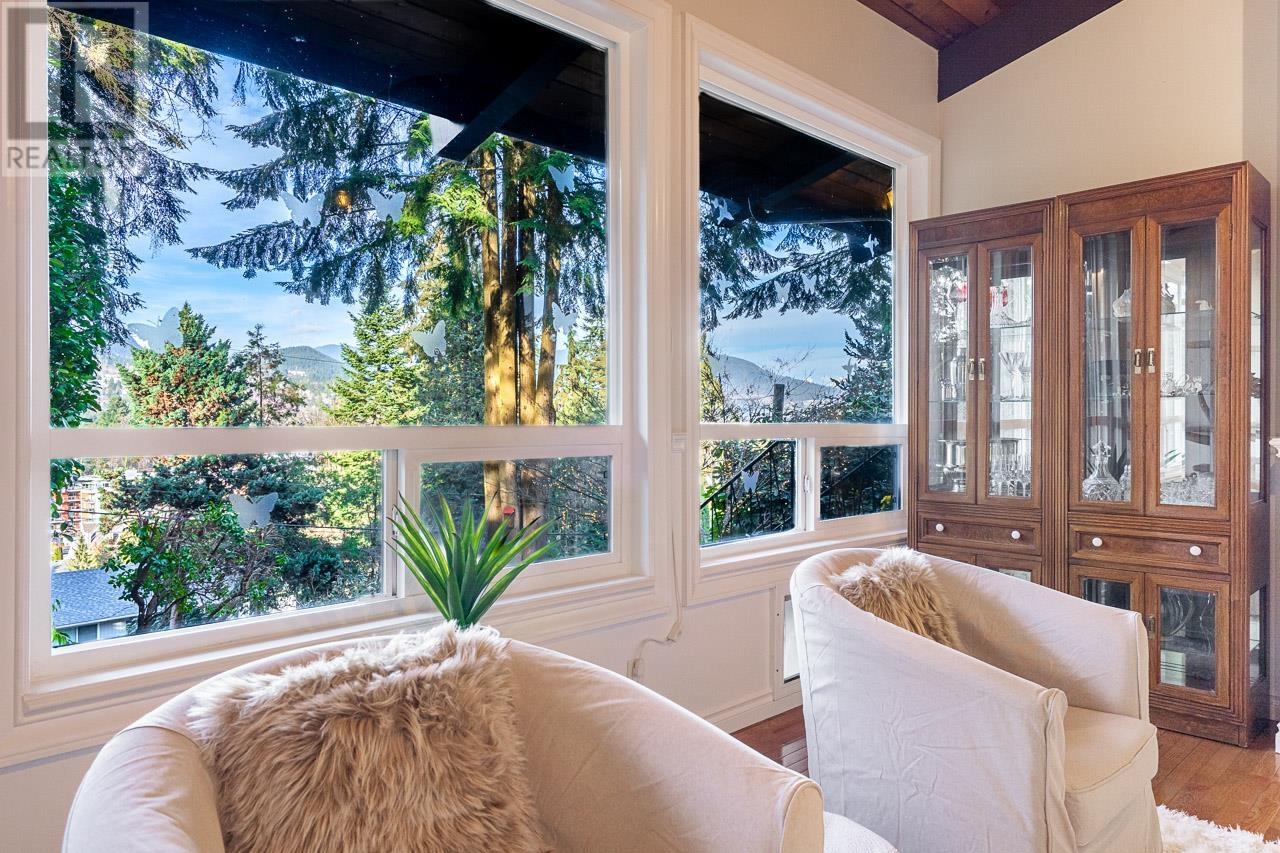 3345 Viewmount Drive, Port Moody, British Columbia  V3H 2L8 - Photo 8 - R2973155