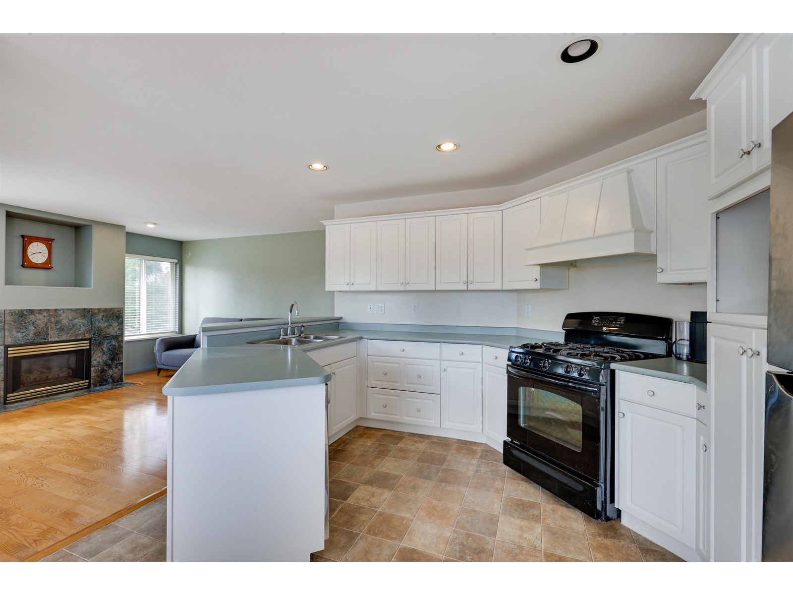 Property at 6103 190 STREET image 5