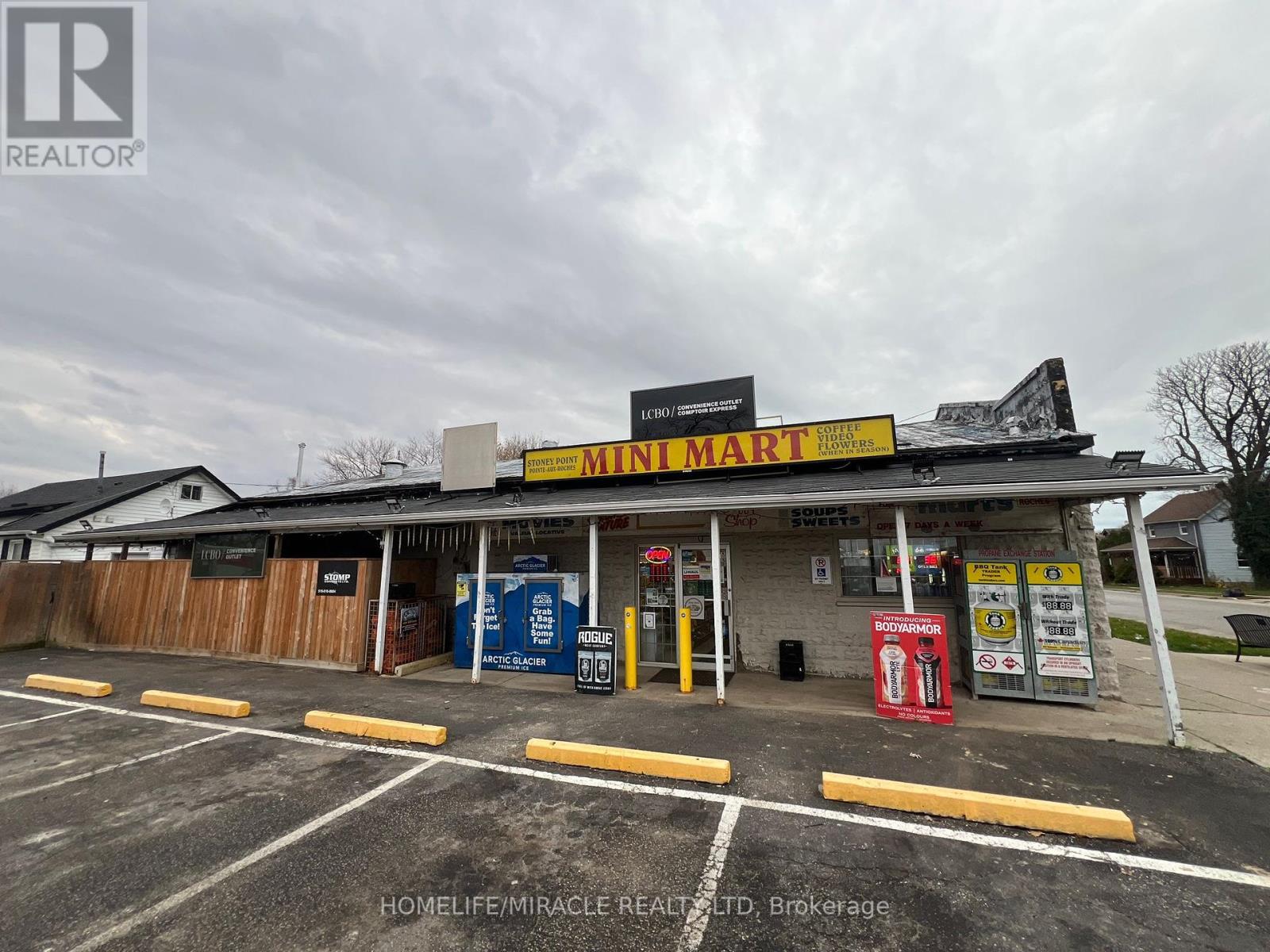 6955- 6957 TECUMSEH ROAD, Lakeshore, Ontario