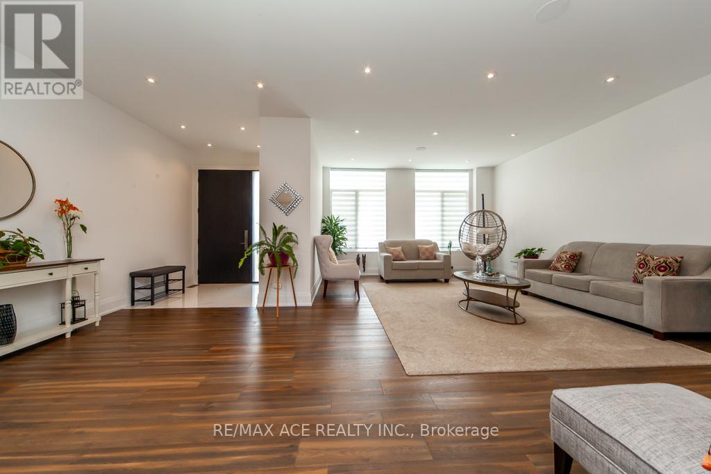 Property at 44 MUIR DRIVE image 2