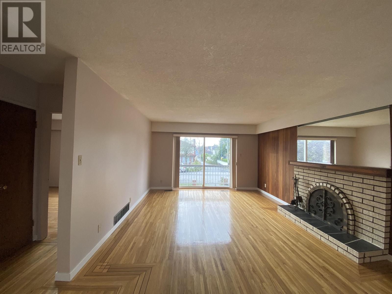 Main House 2033 E 52th Avenue, Vancouver, British Columbia  V5P 1W8 - Photo 5 - R2978252