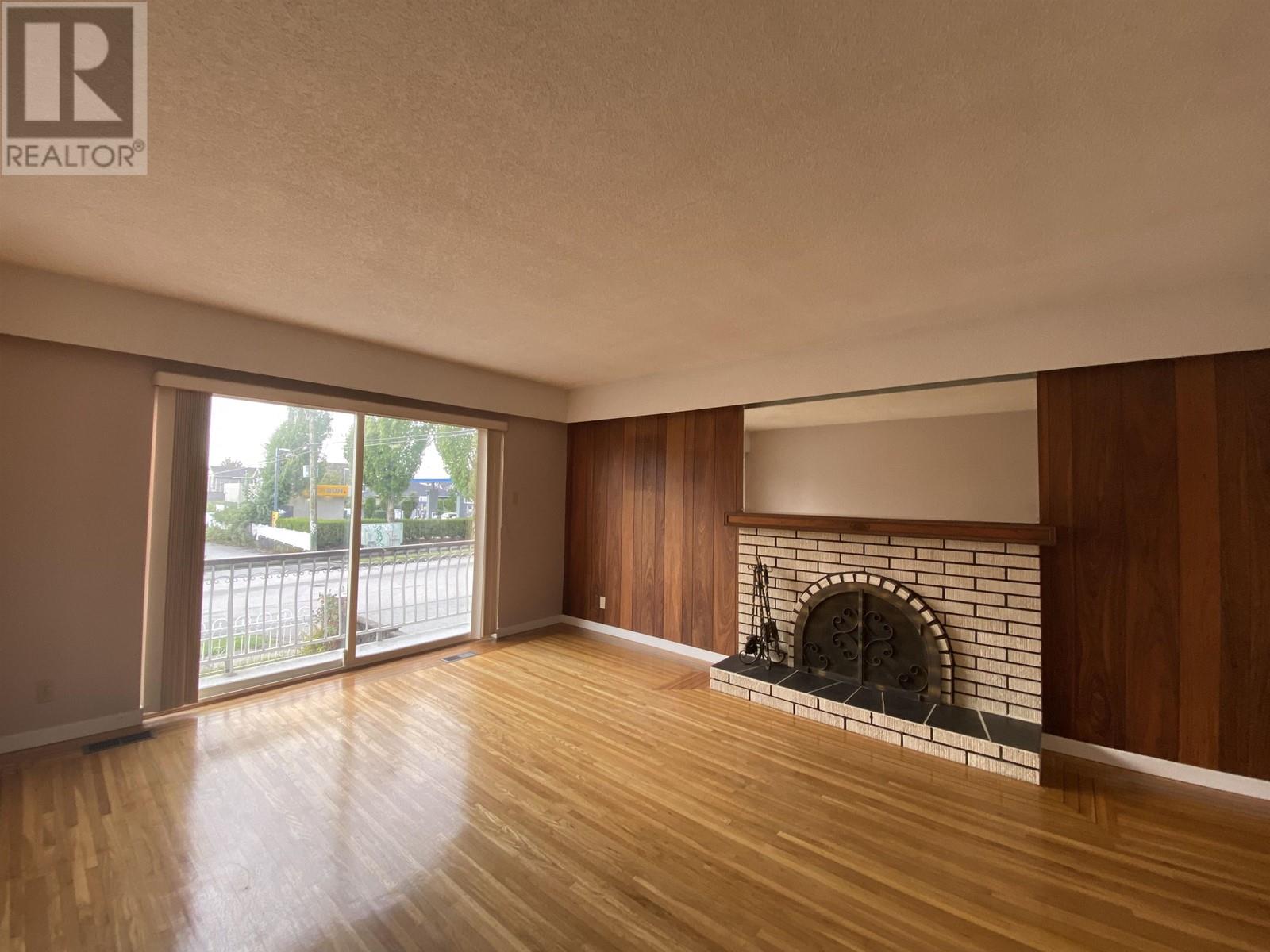 Main House 2033 E 52th Avenue, Vancouver, British Columbia  V5P 1W8 - Photo 6 - R2978252