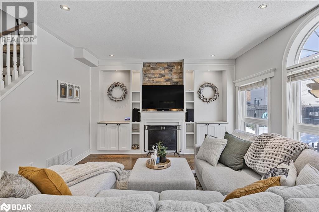 25 Regalia Way, Barrie, Ontario  L4M 7H7 - Photo 2 - 40705715