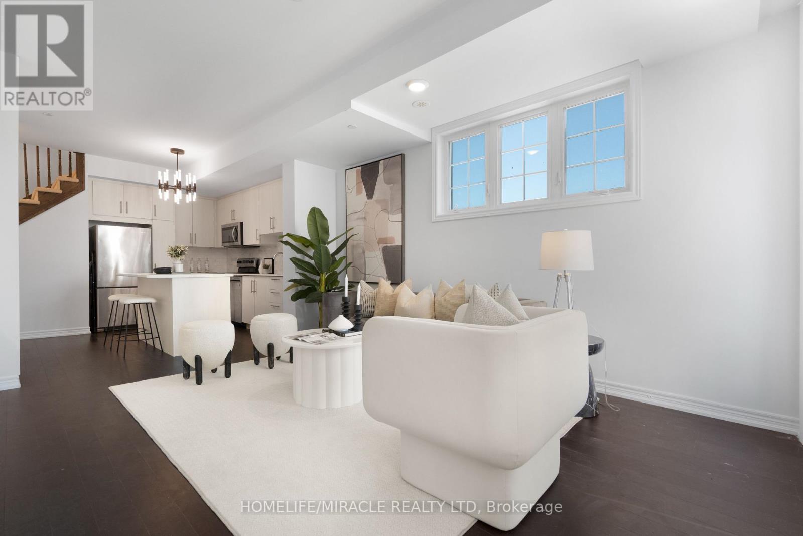 Property at 17 - 2199 LILLYKIN STREET image 3