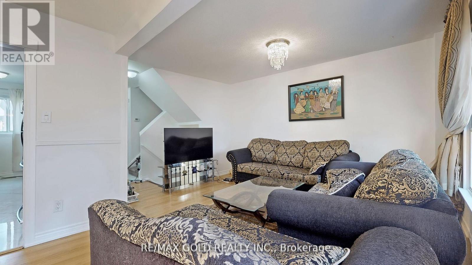 Property at 118 FLEETWOOD CRESCENT image 5