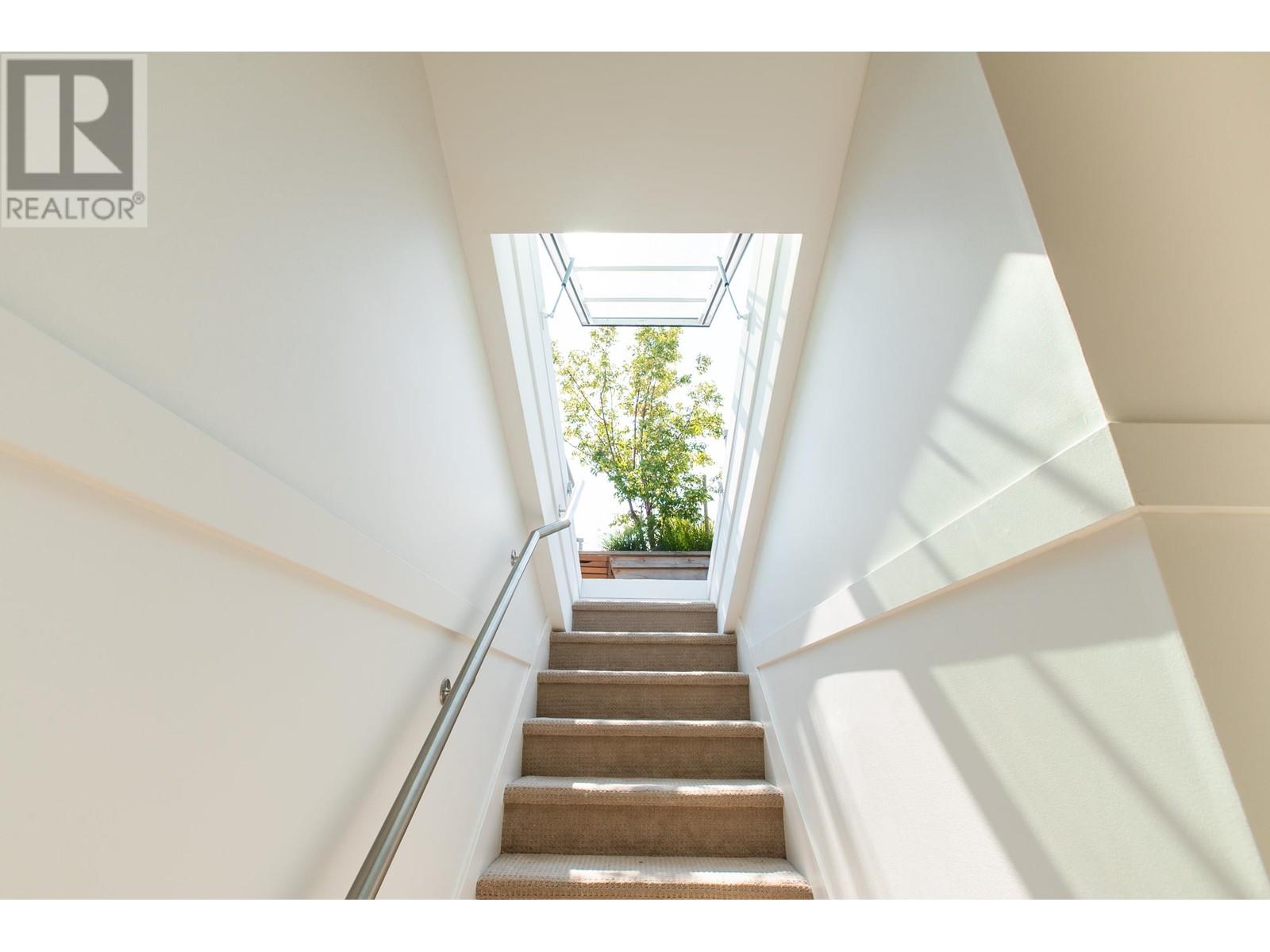 Listing Picture 8 of 29 : 701 384 E 1ST AVENUE, Vancouver / 溫哥華 - 魯藝地產 Yvonne Lu Group - MLS Medallion Club Member