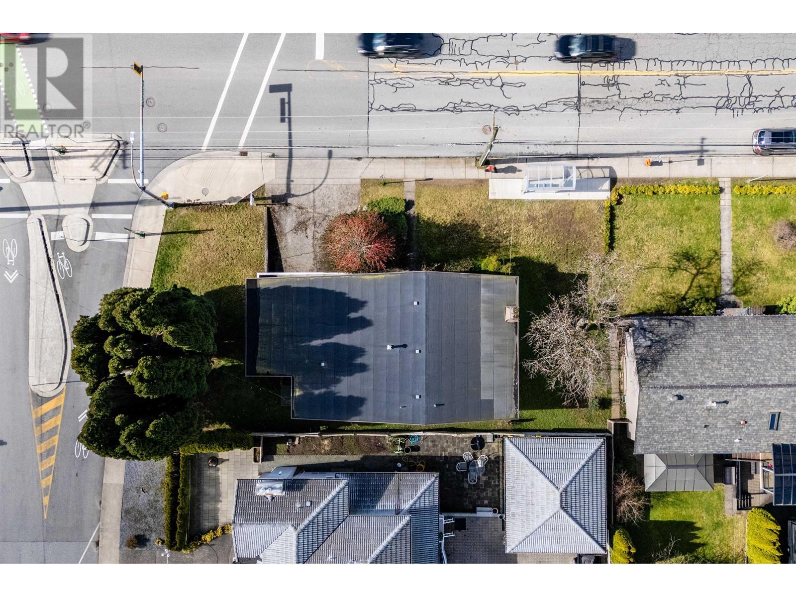 780 Kensington Avenue, Burnaby, British Columbia  V5B 4B3 - Photo 3 - R2978060