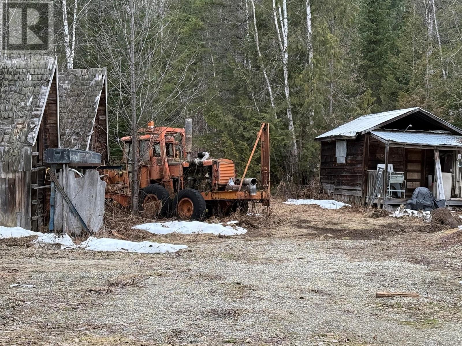 5597 Avoca Road, Malakwa, British Columbia  V0E 2J0 - Photo 10 - 10339039