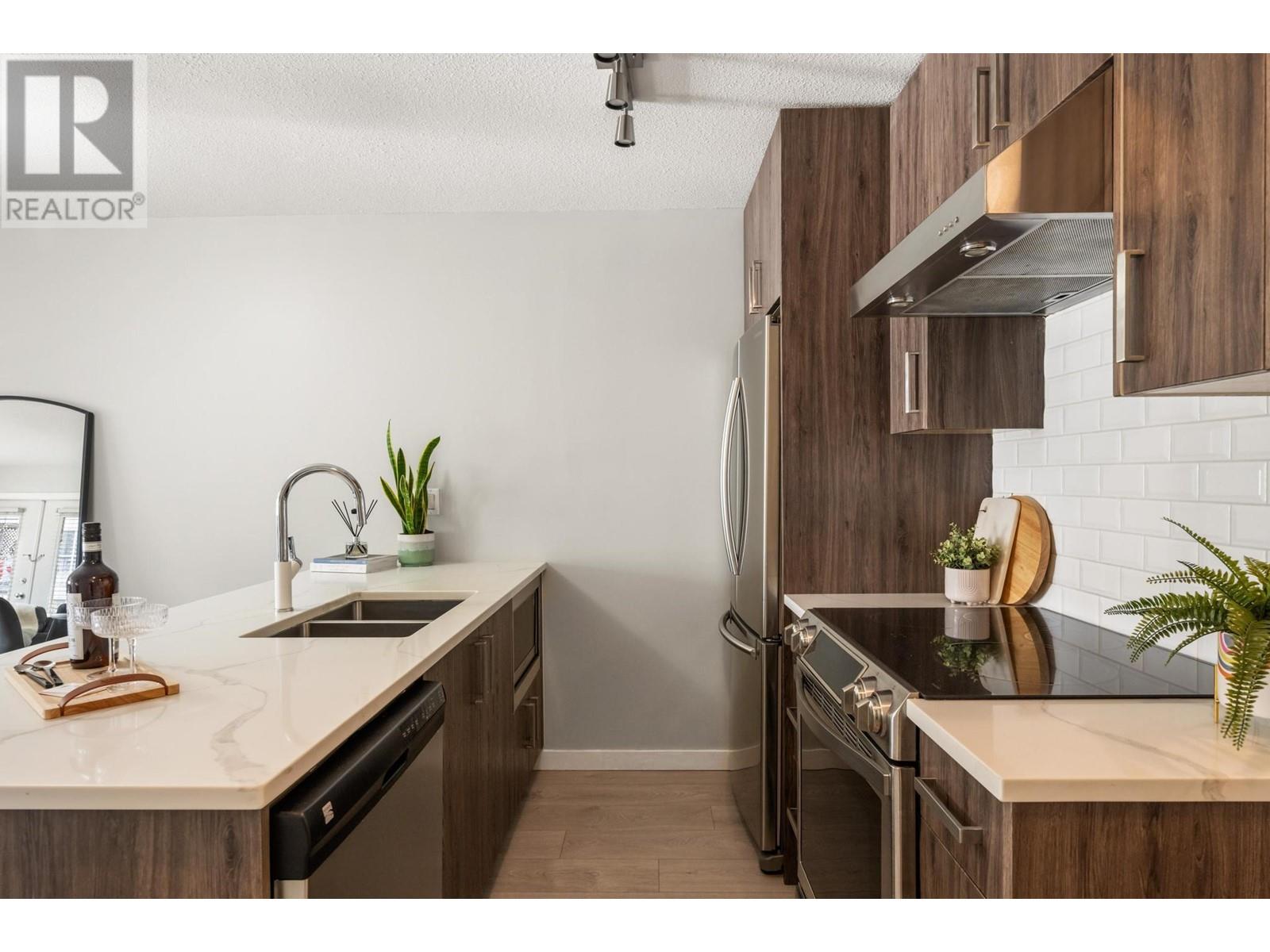 207 2342 Welcher Avenue, Port Coquitlam, British Columbia  V3C 1X5 - Photo 1 - R2974037