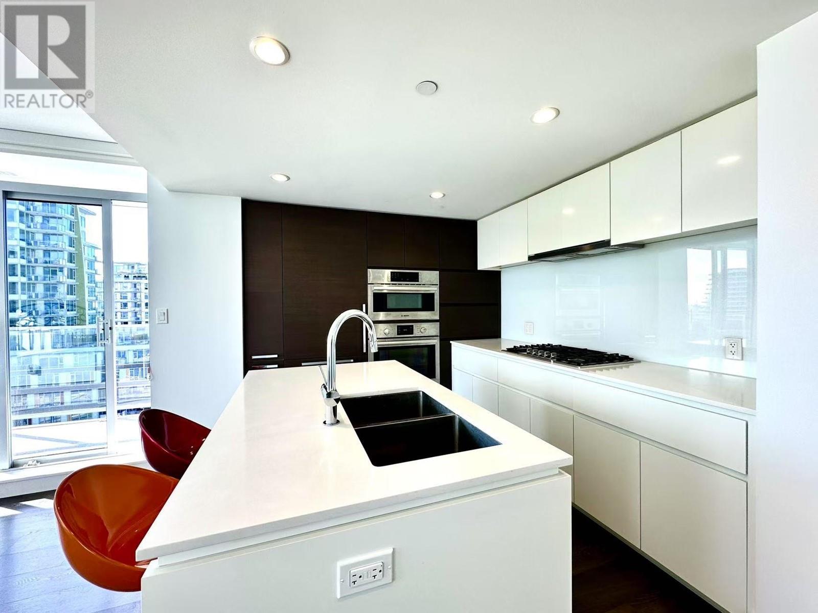 Listing Picture 2 of 27 : 903 5508 HOLLYBRIDGE WAY, Richmond / 烈治文 - 魯藝地產 Yvonne Lu Group - MLS Medallion Club Member
