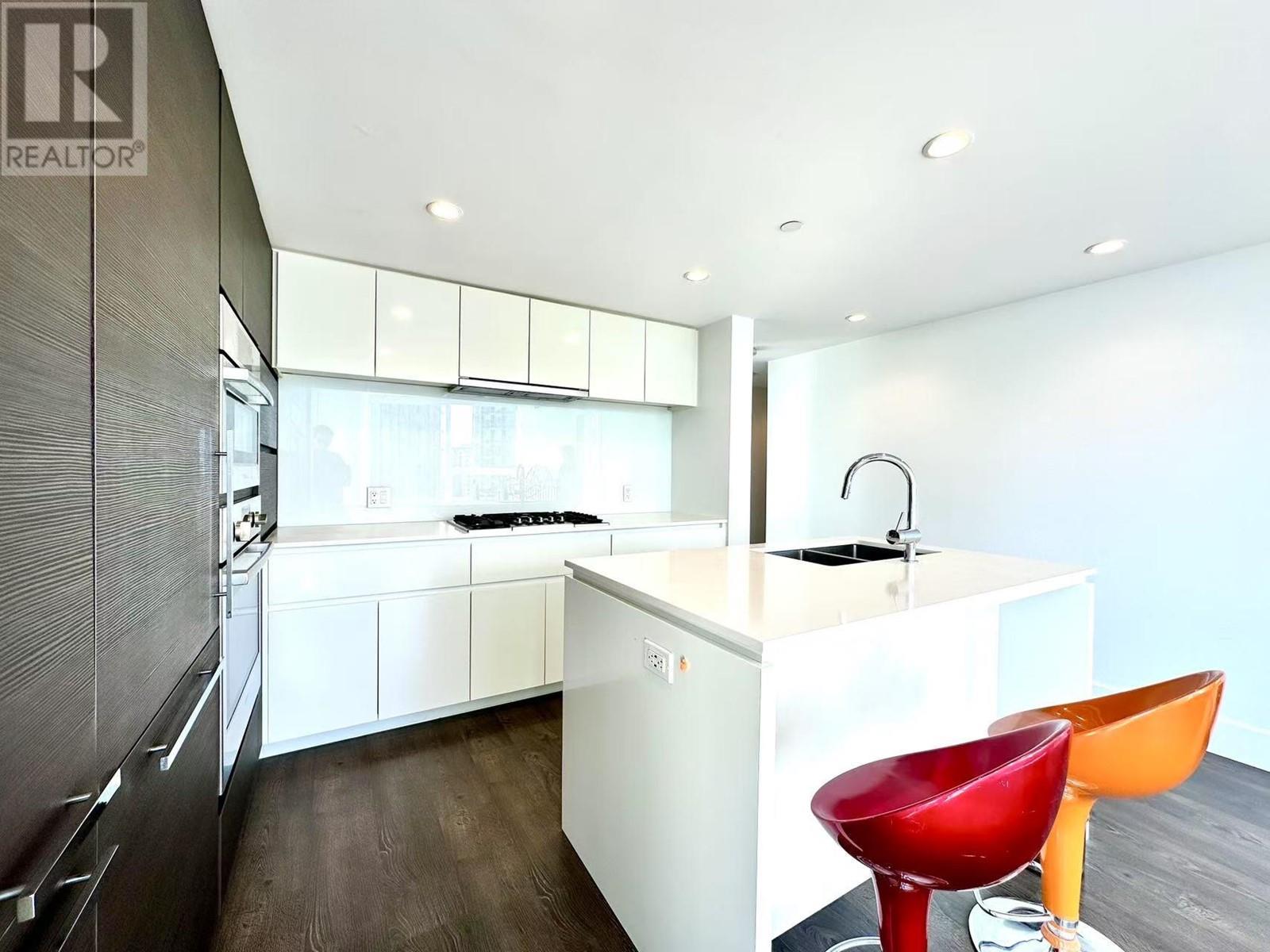 Listing Picture 3 of 27 : 903 5508 HOLLYBRIDGE WAY, Richmond / 烈治文 - 魯藝地產 Yvonne Lu Group - MLS Medallion Club Member