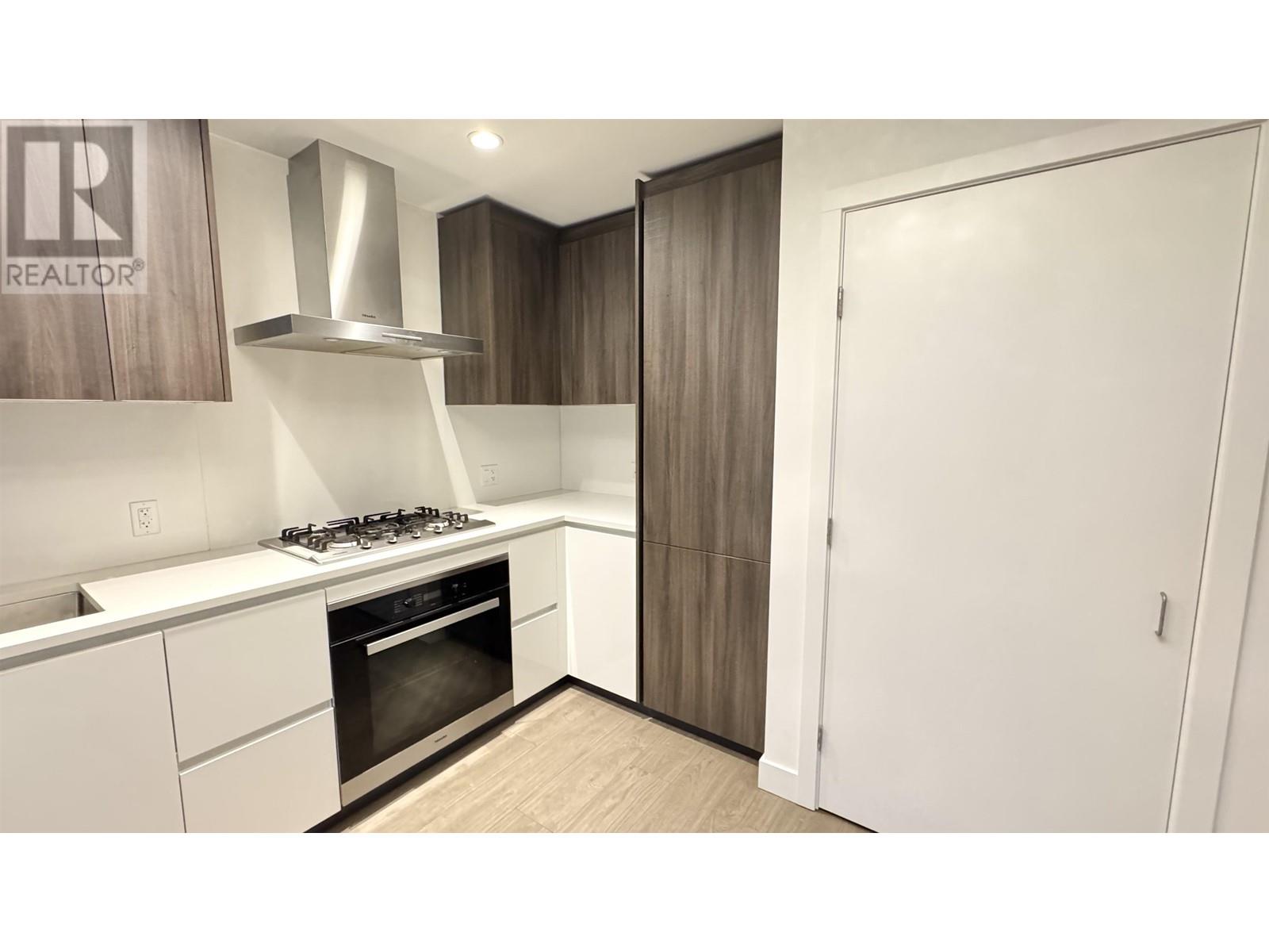 Property at 1504 6328 NO. 3 ROAD image 2