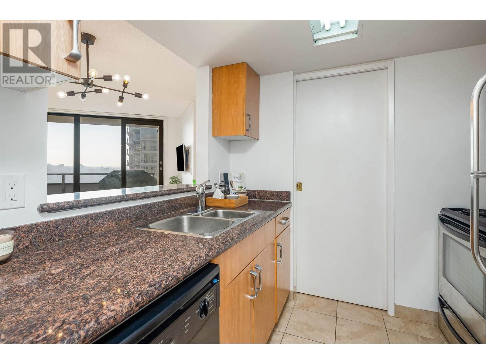 1705 789 Drake Street, Vancouver, British Columbia  V6Z 2N7 - Photo 8 - R2978042