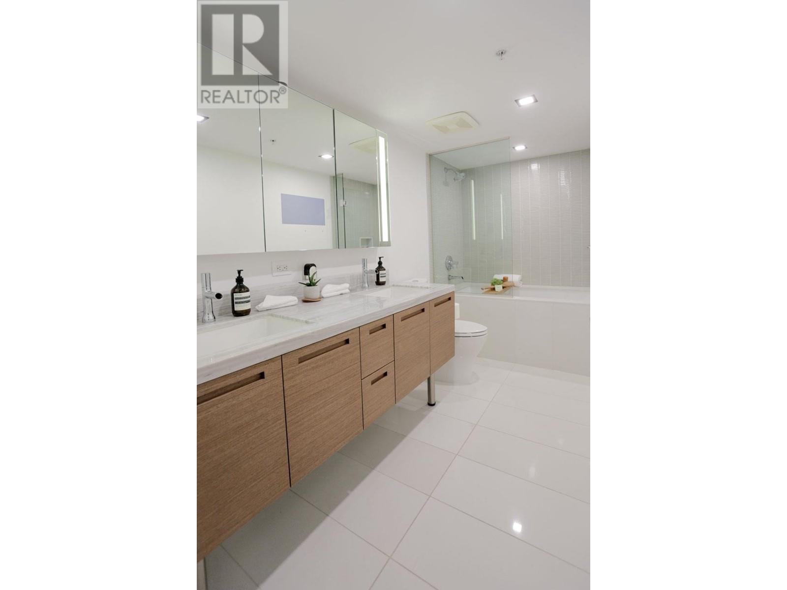 Listing Picture 15 of 20 : 1201 777 RICHARDS STREET, Vancouver / 溫哥華 - 魯藝地產 Yvonne Lu Group - MLS Medallion Club Member