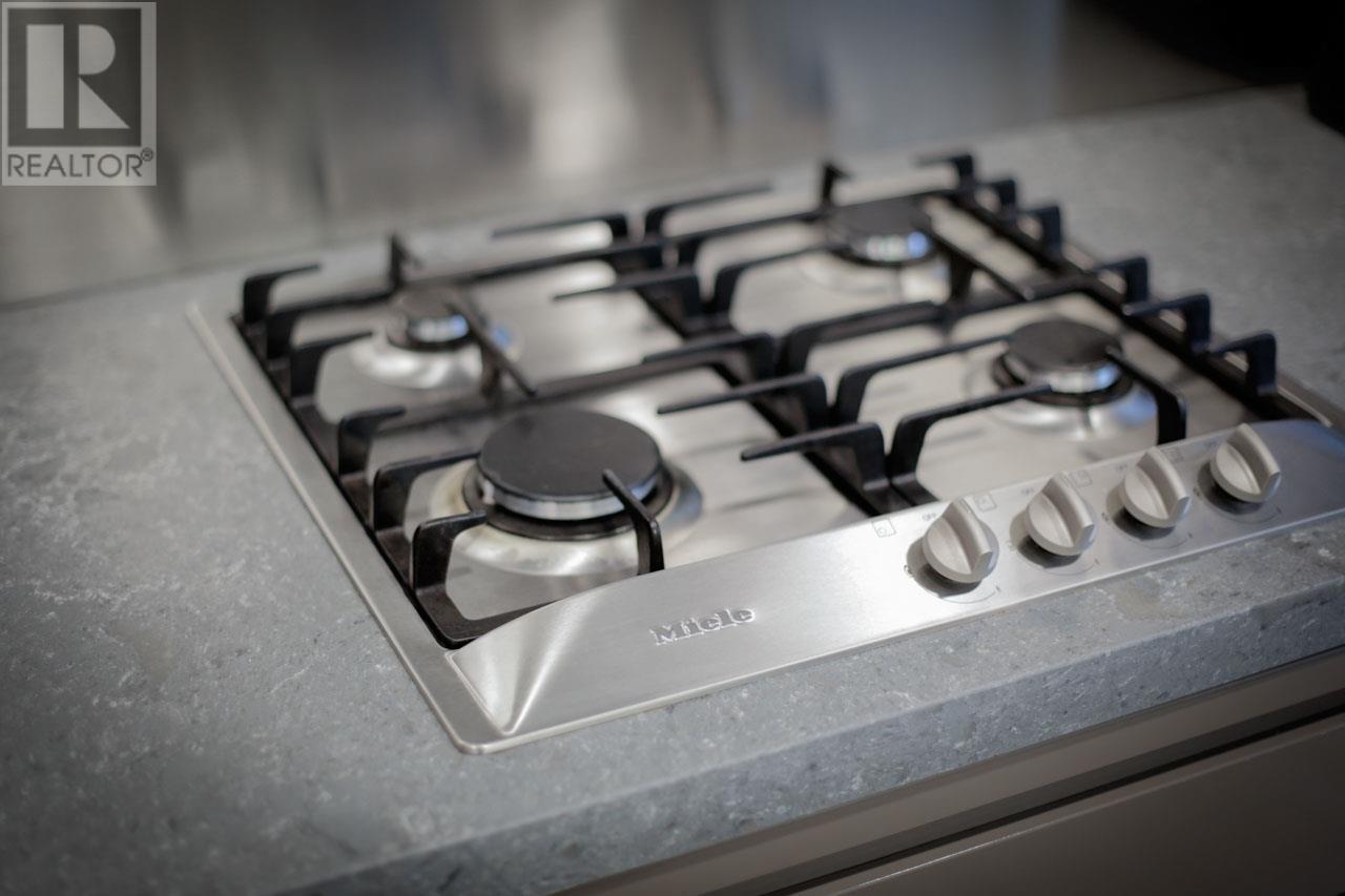 Listing Picture 2 of 20 : 1201 777 RICHARDS STREET, Vancouver / 溫哥華 - 魯藝地產 Yvonne Lu Group - MLS Medallion Club Member