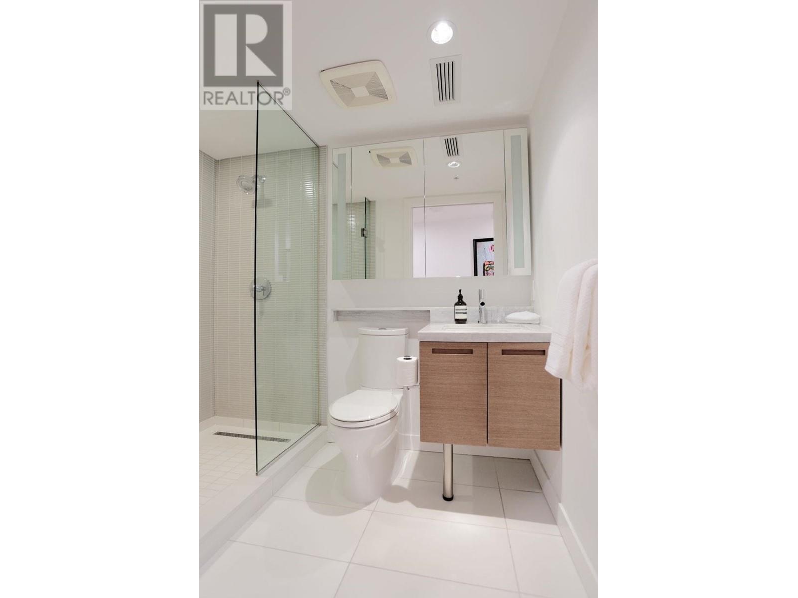 Listing Picture 17 of 20 : 1201 777 RICHARDS STREET, Vancouver / 溫哥華 - 魯藝地產 Yvonne Lu Group - MLS Medallion Club Member