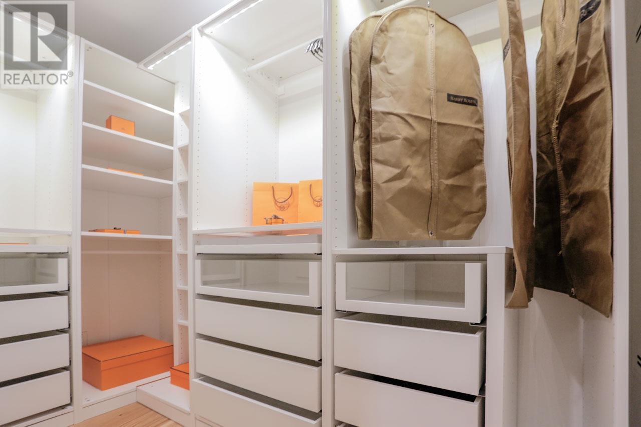 Listing Picture 18 of 20 : 1201 777 RICHARDS STREET, Vancouver / 溫哥華 - 魯藝地產 Yvonne Lu Group - MLS Medallion Club Member