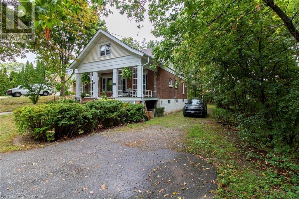 Property at 15 HUMBERSTONE Avenue image 3