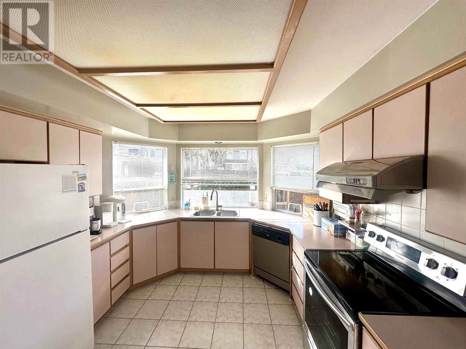 Listing Picture 13 of 34 : 9300 AUBURN DRIVE, Richmond / 烈治文 - 魯藝地產 Yvonne Lu Group - MLS Medallion Club Member