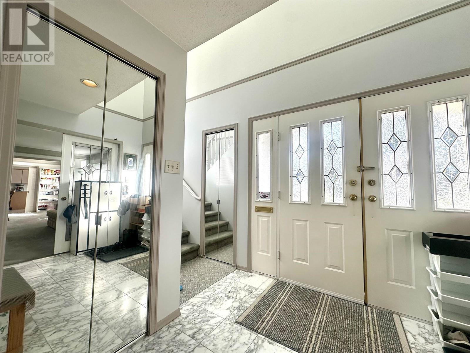 Listing Picture 6 of 34 : 9300 AUBURN DRIVE, Richmond / 烈治文 - 魯藝地產 Yvonne Lu Group - MLS Medallion Club Member