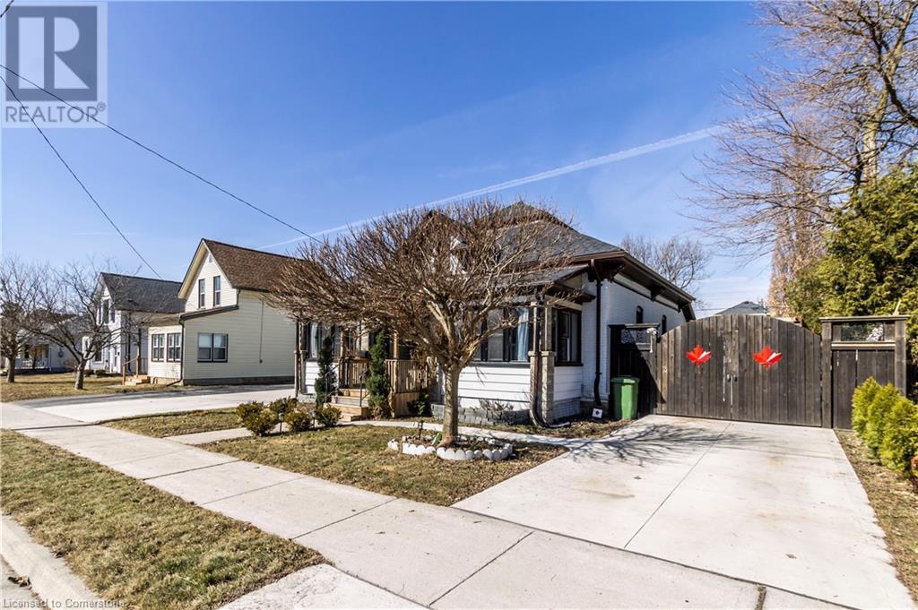 Photo 3 of 50 for 30 Erie Street