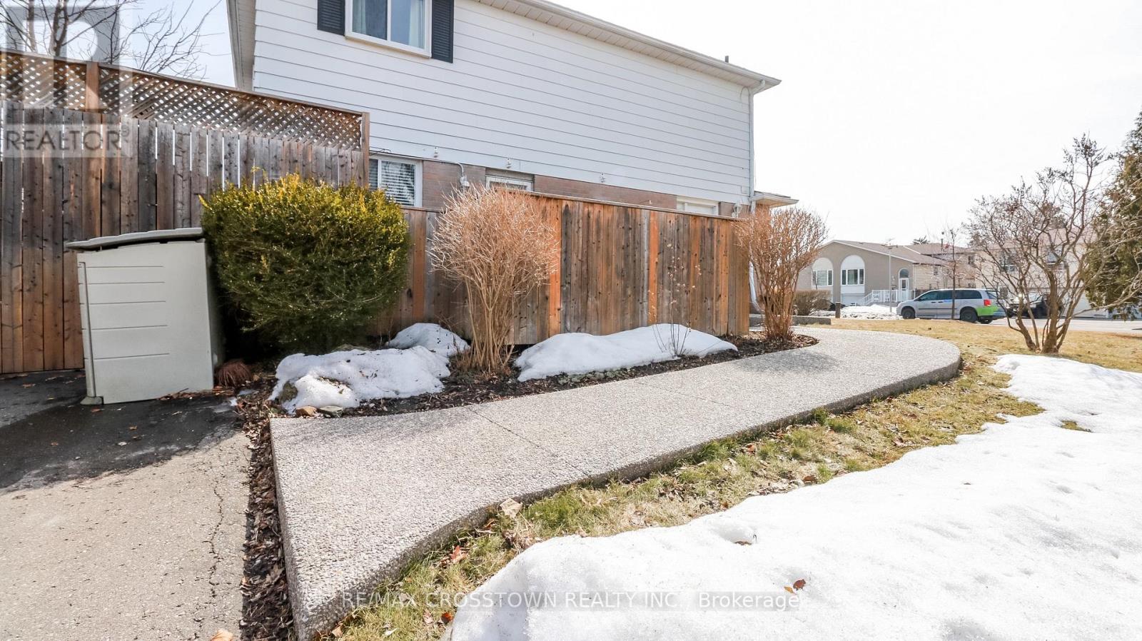 2 Gatewood Drive, Brampton, Ontario  L6S 1Y9 - Photo 8 - W12022209