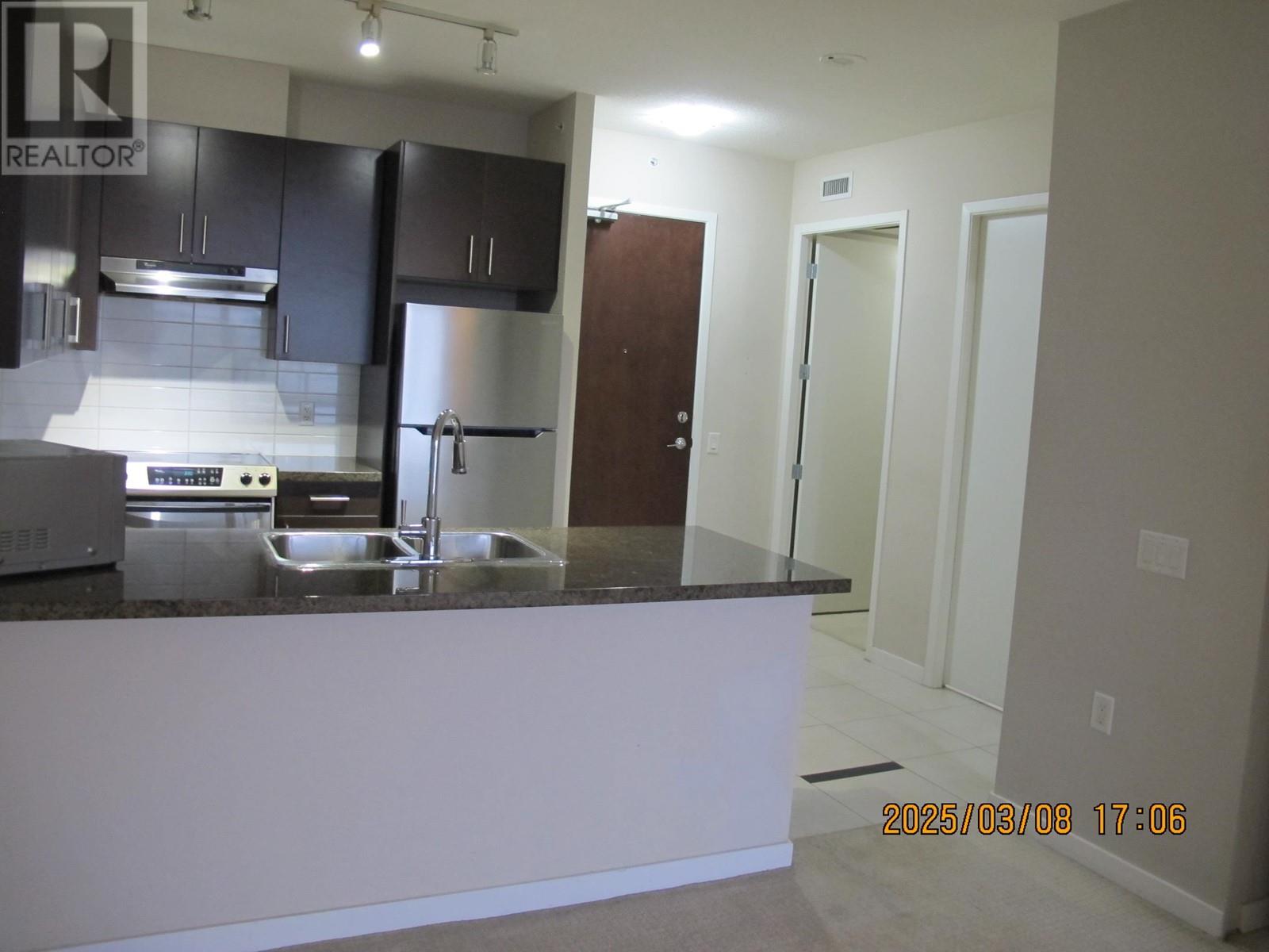 Listing Picture 6 of 17 : 1002 4250 DAWSON STREET, Burnaby / 本拿比 - 魯藝地產 Yvonne Lu Group - MLS Medallion Club Member