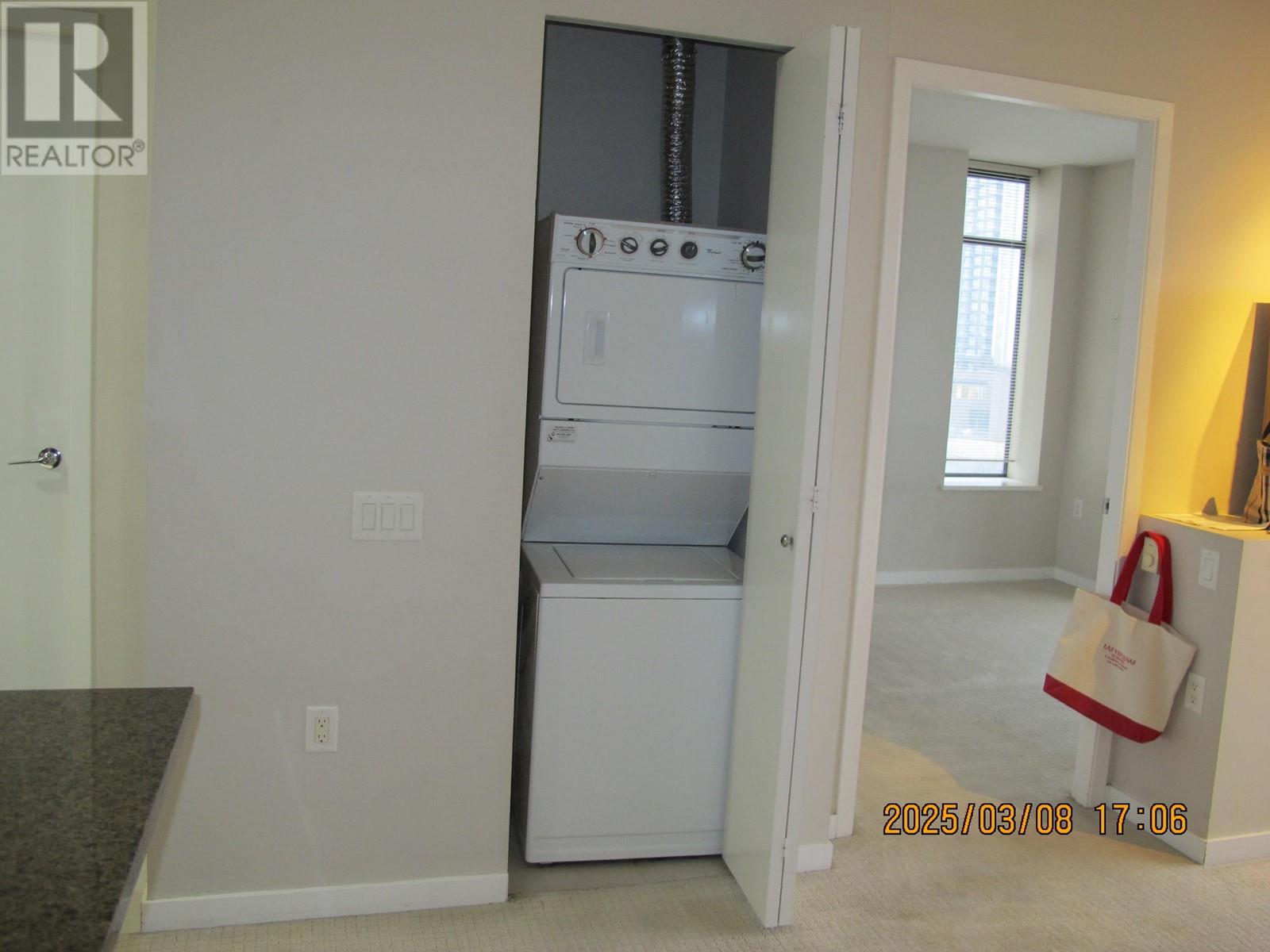 Listing Picture 7 of 17 : 1002 4250 DAWSON STREET, Burnaby / 本拿比 - 魯藝地產 Yvonne Lu Group - MLS Medallion Club Member