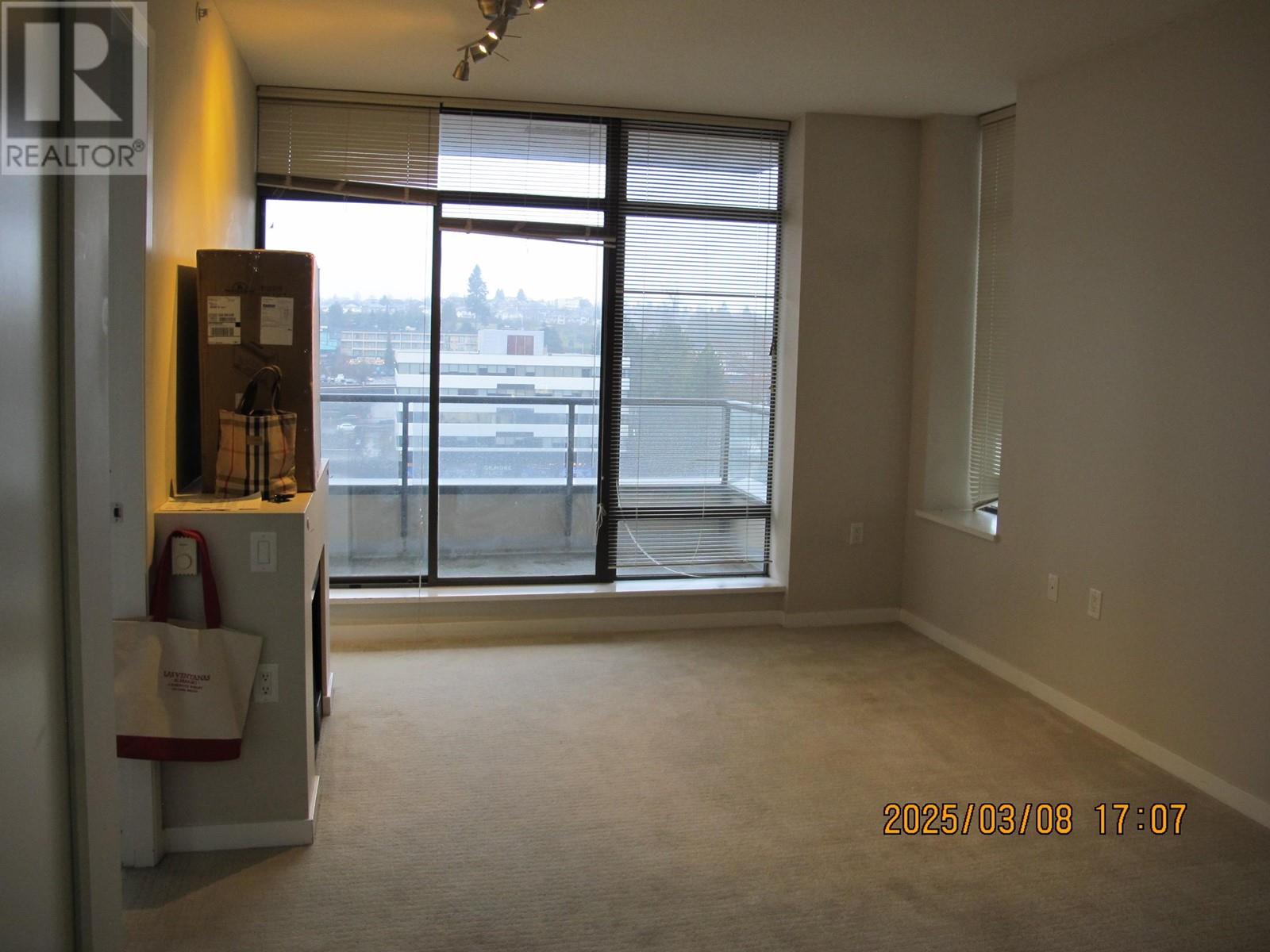 Listing Picture 8 of 17 : 1002 4250 DAWSON STREET, Burnaby / 本拿比 - 魯藝地產 Yvonne Lu Group - MLS Medallion Club Member