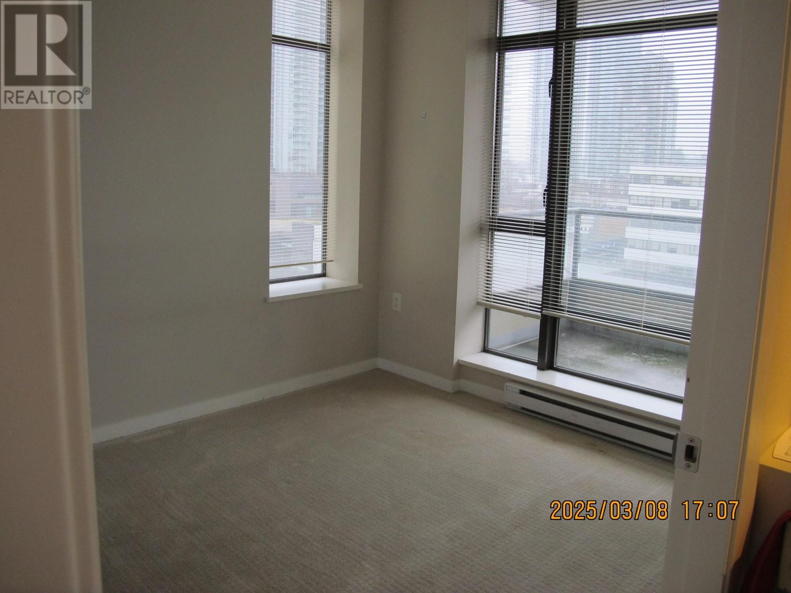 Listing Picture 9 of 17 : 1002 4250 DAWSON STREET, Burnaby / 本拿比 - 魯藝地產 Yvonne Lu Group - MLS Medallion Club Member