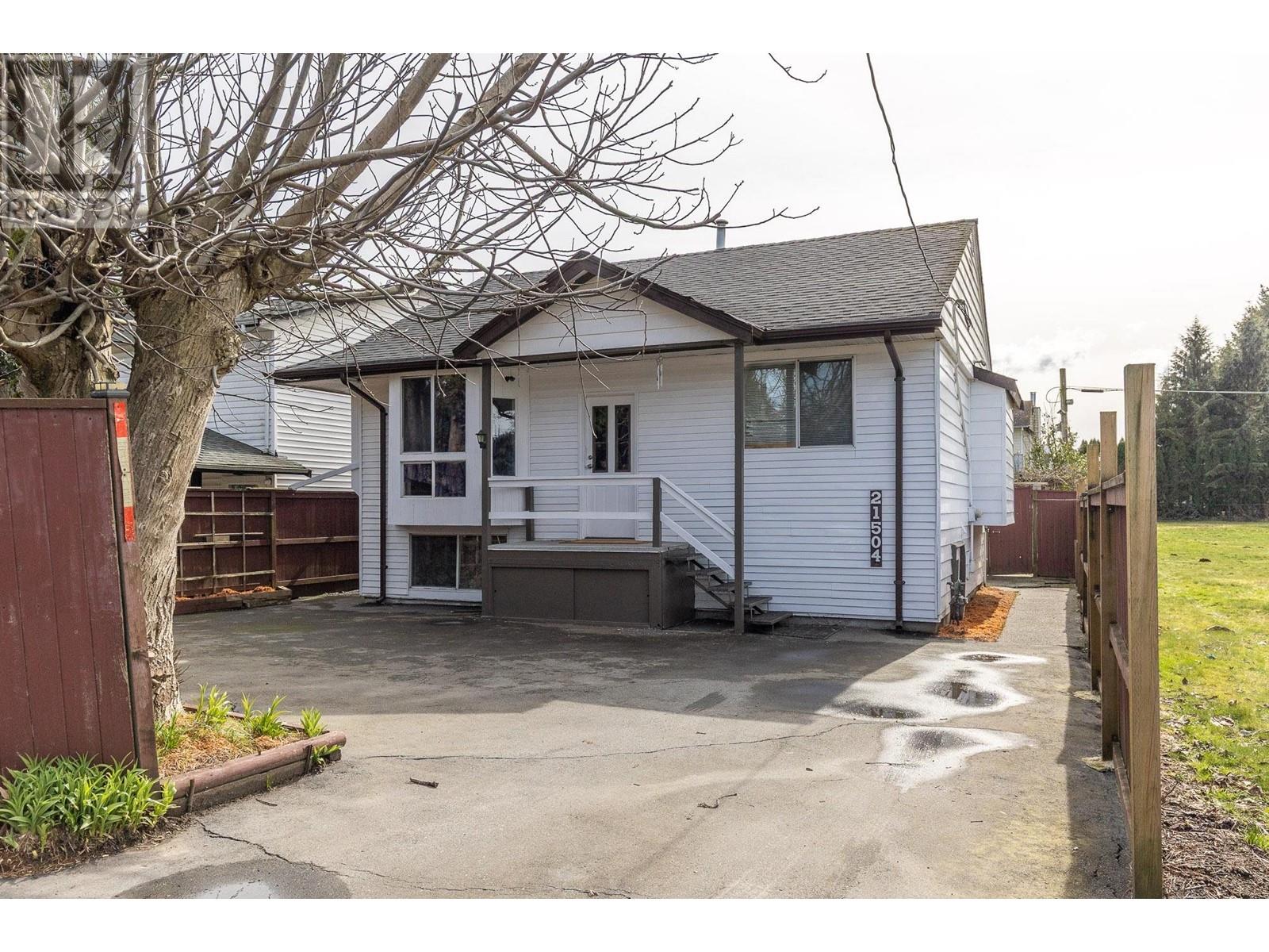 21504 Dewdney Trunk Road, Maple Ridge, British Columbia  V2X 3G4 - Photo 1 - R2977332
