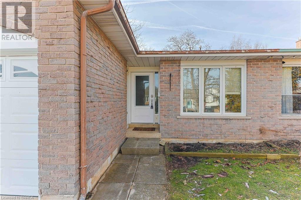Property at 22 TELFER Court image 3