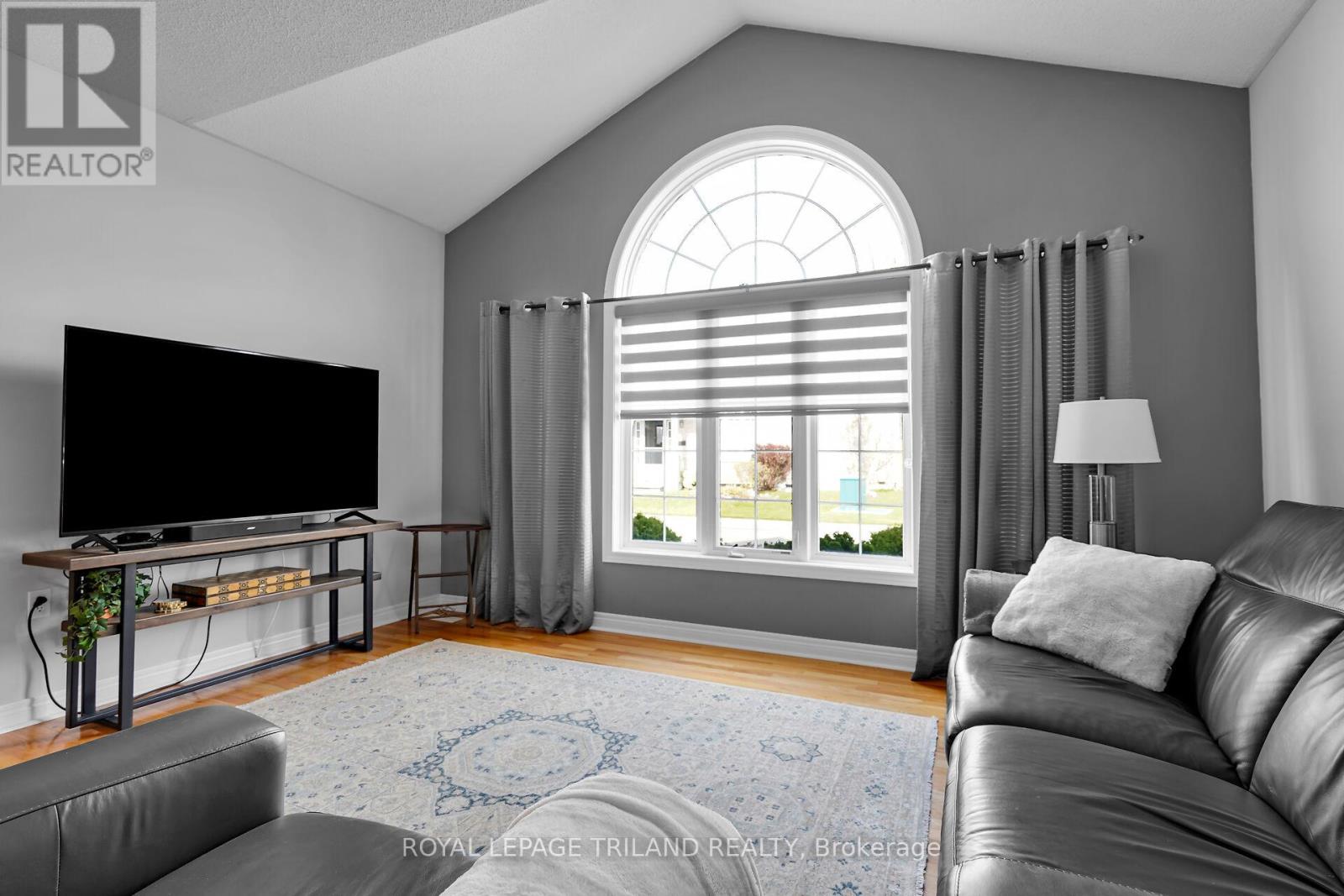 Property at 121 - 2025 MEADOWGATE BOULEVARD image 4