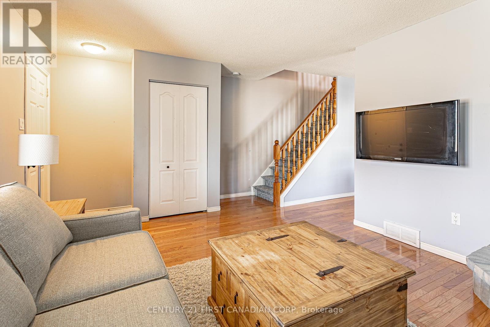 Property at 91 BONAVENTURE DRIVE W image 5