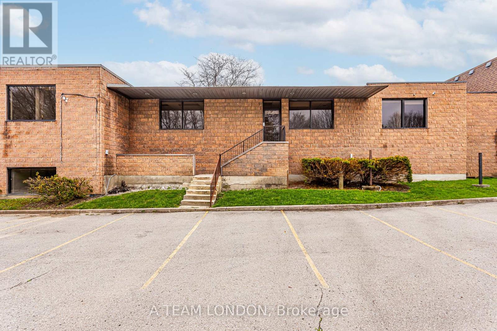 A - 743 Wellington Road, London South, Ontario  N6C 4R5 - Photo 32 - X12022486
