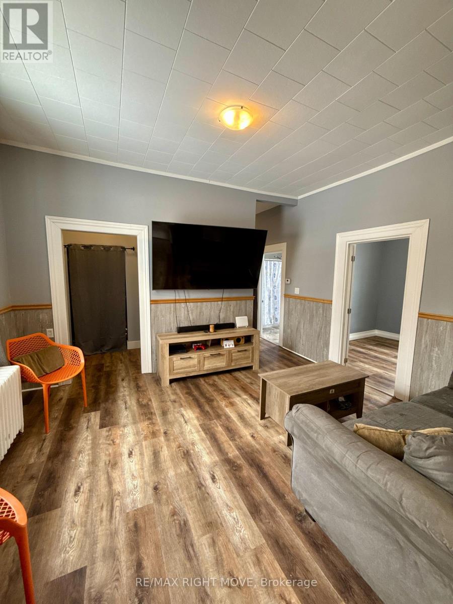 Property at 366 MAIN STREET image 3