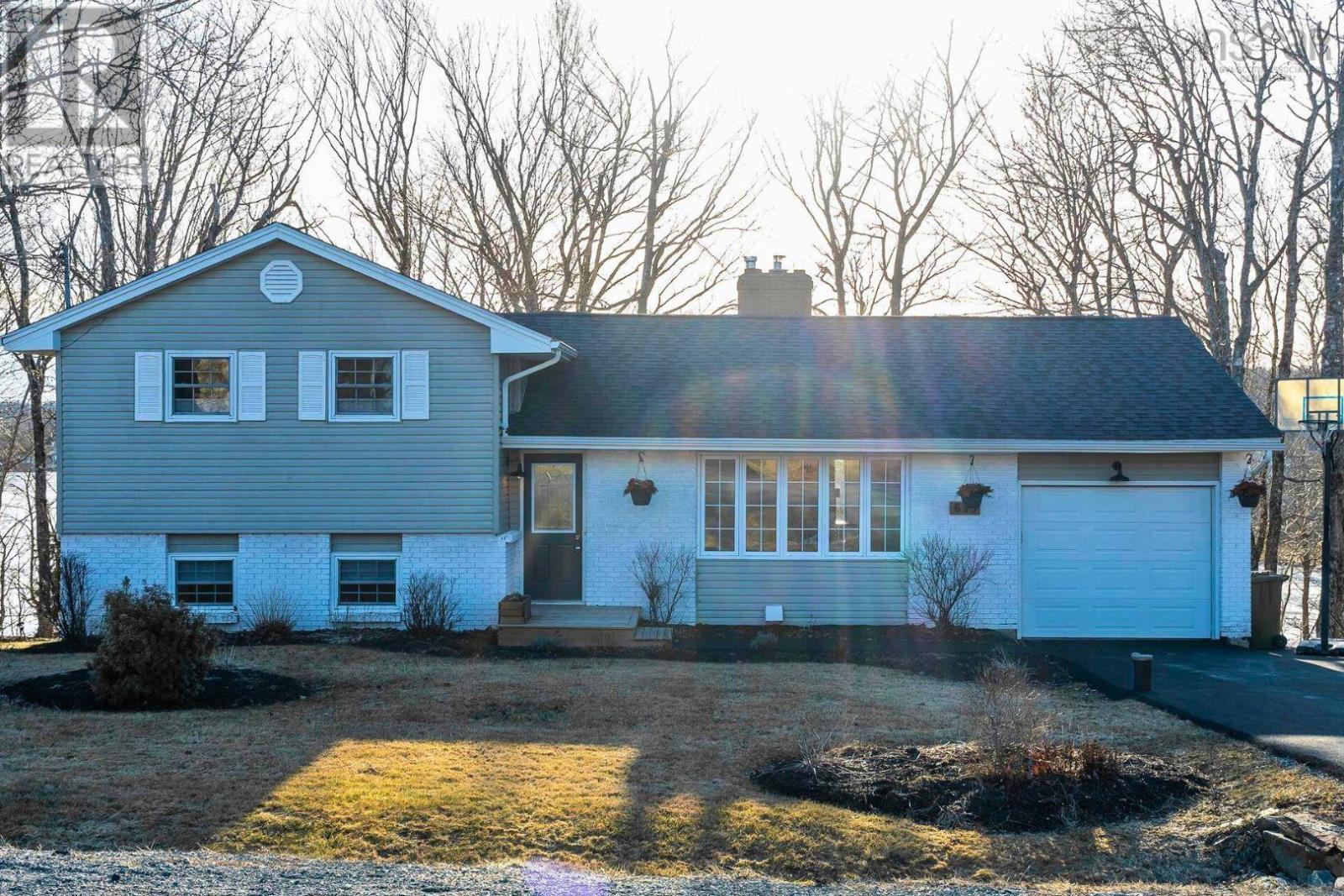 695 Lakeview Avenue, Middle Sackville, Nova Scotia  B4E 3B8 - Photo 1 - 202504995