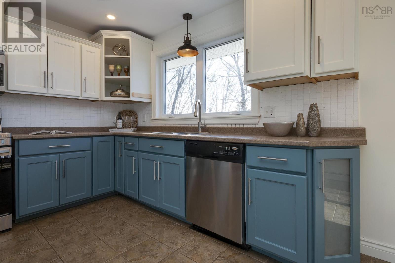 695 Lakeview Avenue, Middle Sackville, Nova Scotia  B4E 3B8 - Photo 10 - 202504995