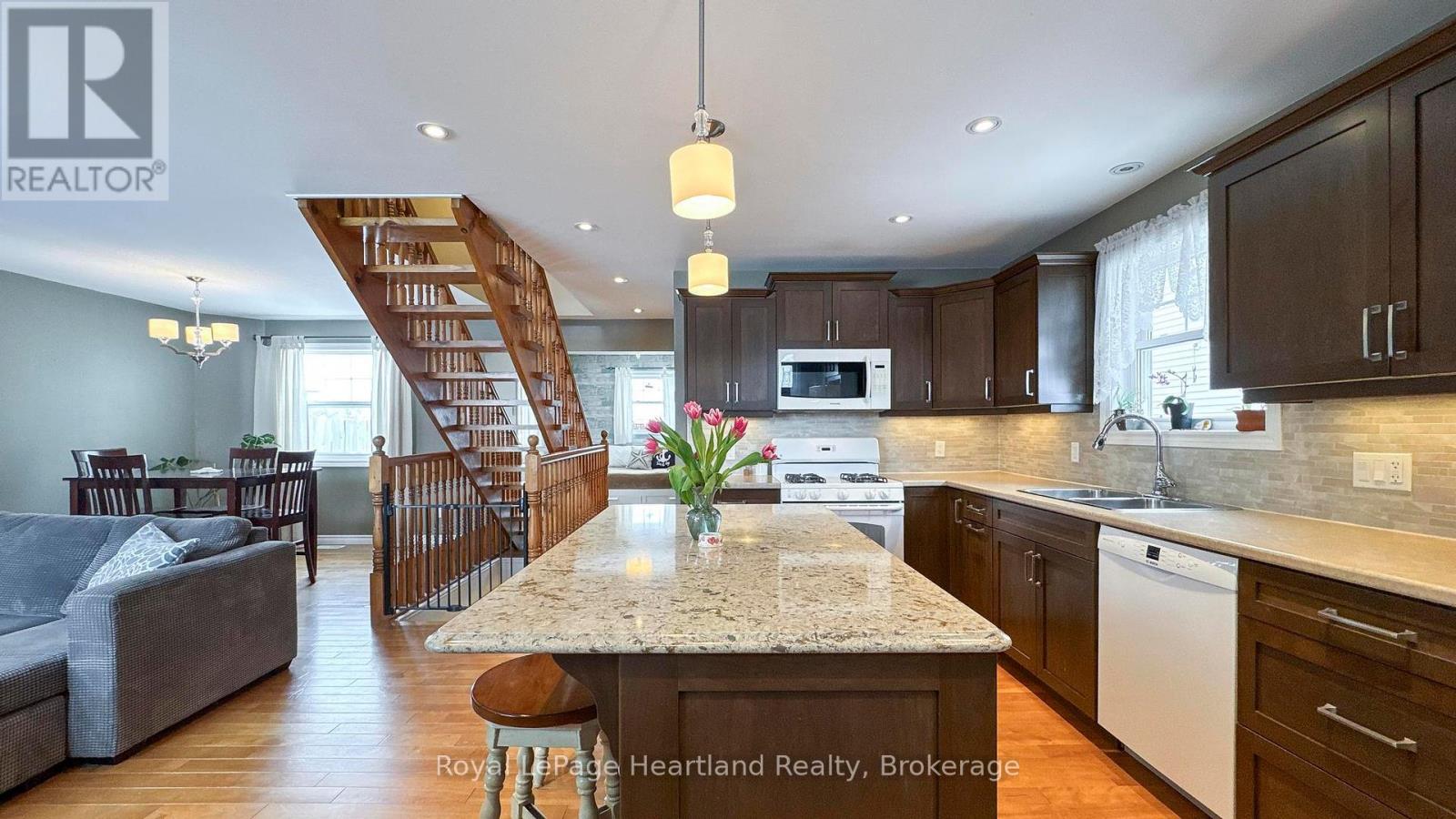 217 Picton Street E, Goderich, Ontario  N7A 1K1 - Photo 4 - X11969016