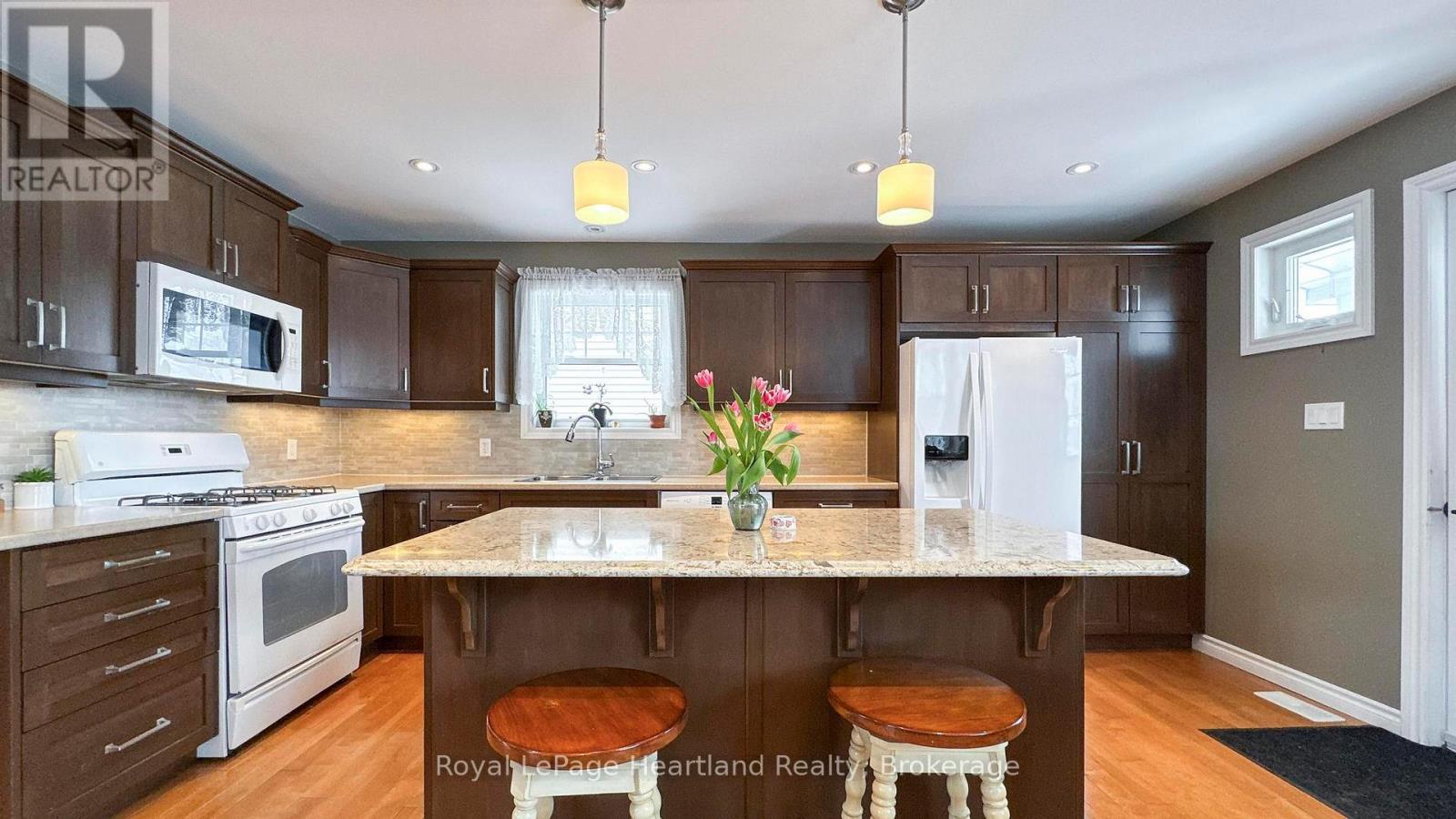 217 Picton Street E, Goderich, Ontario  N7A 1K1 - Photo 5 - X11969016