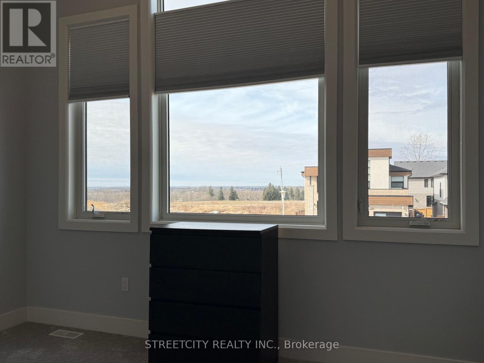 Photo 10 of 25 for 1796 Brayford Avenue N