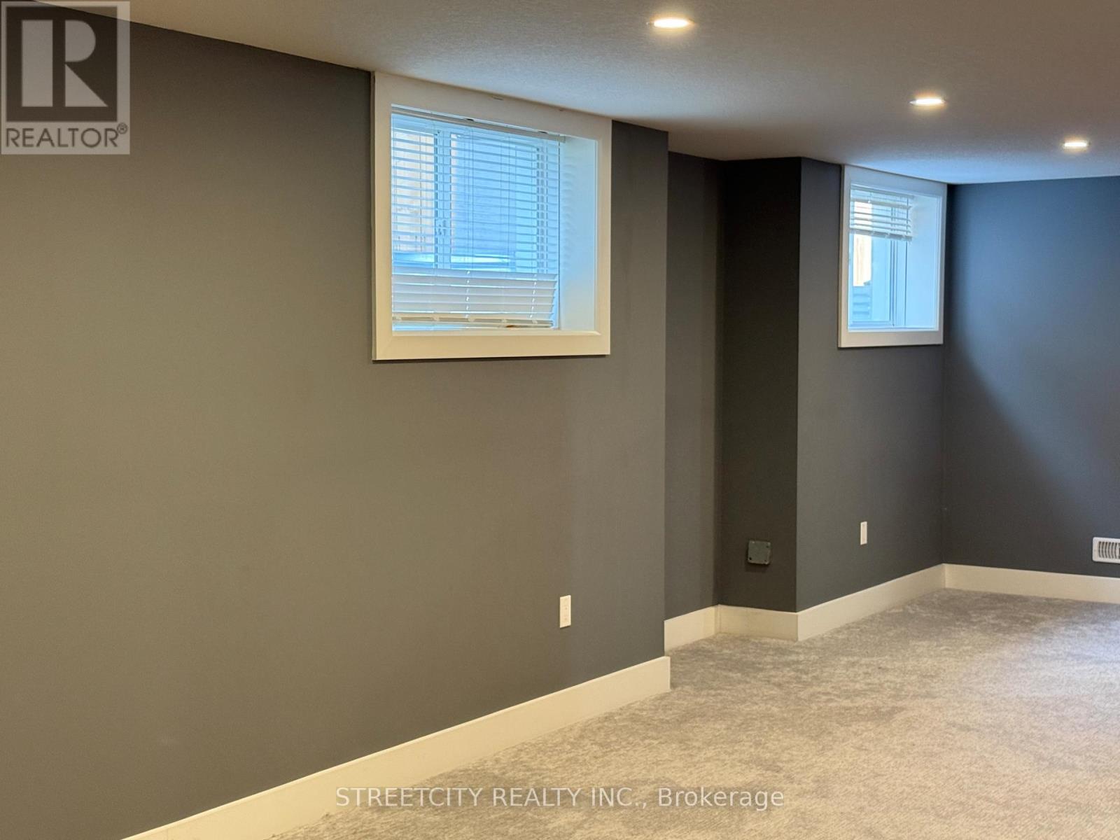 Photo 18 of 25 for 1796 Brayford Avenue N