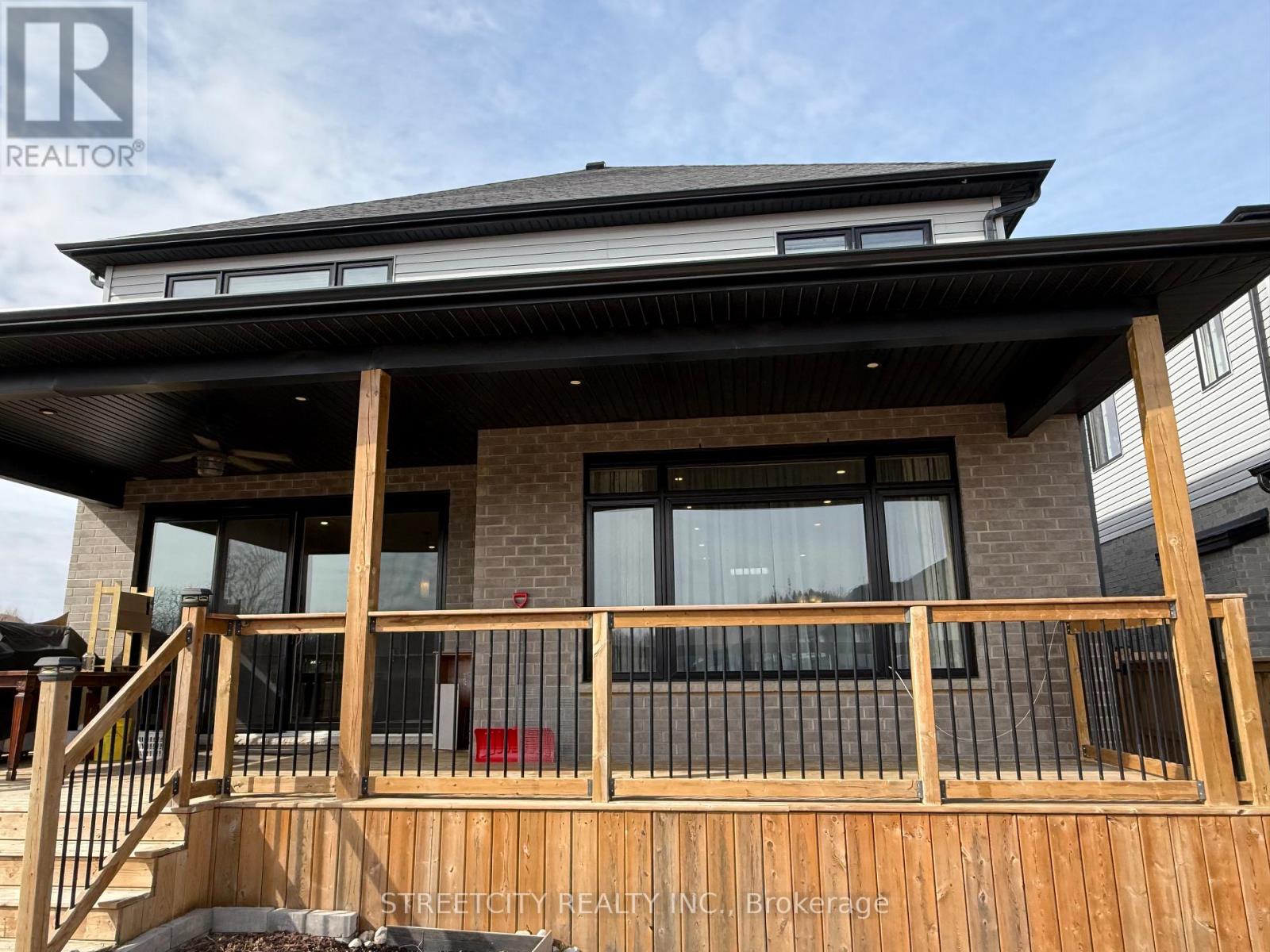 Photo 24 of 25 for 1796 Brayford Avenue N