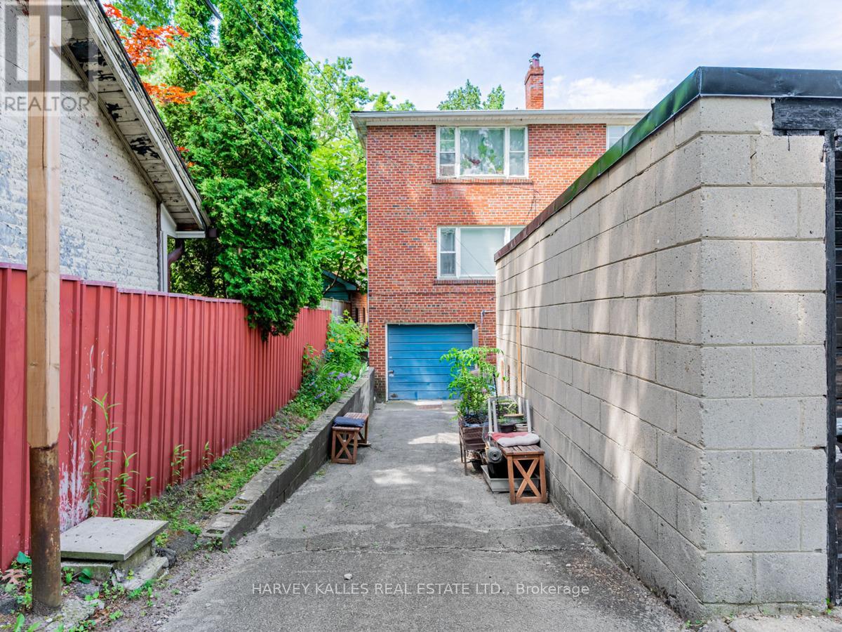 103 & 105 Gilmour Avenue, Toronto, Ontario  M6P 3B2 - Photo 38 - W12022579