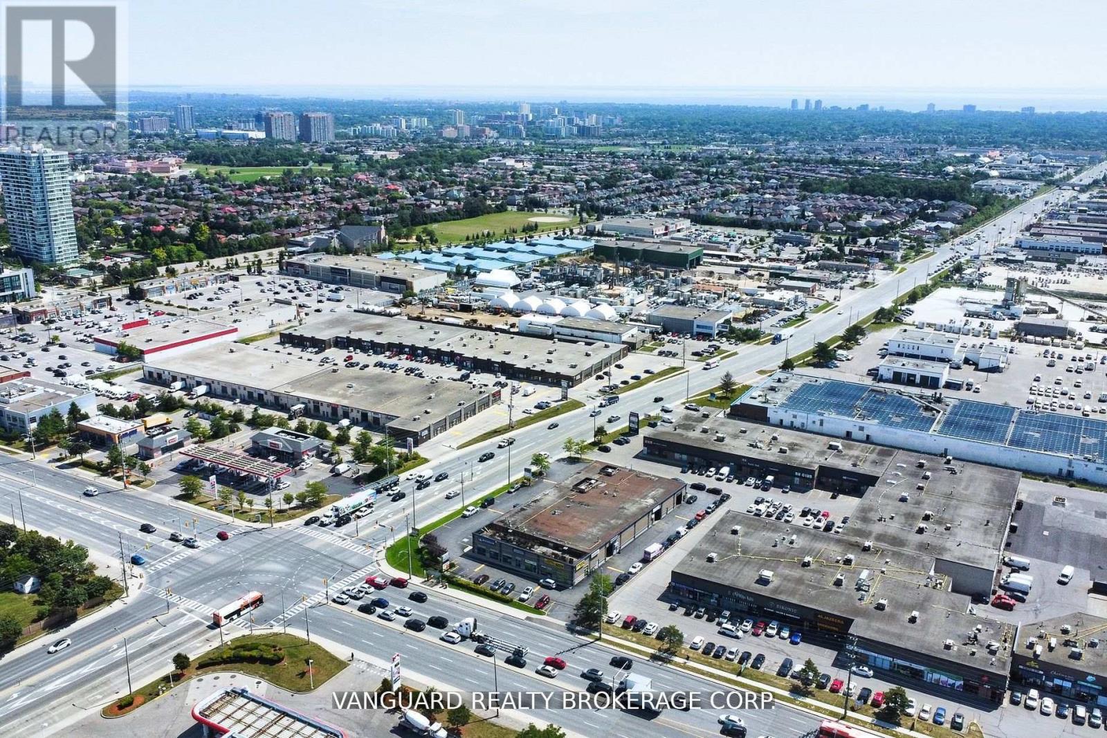 2 - 700 Burnhamthorpe Road W, Mississauga, Ontario  L5C 2R9 - Photo 3 - W12022655